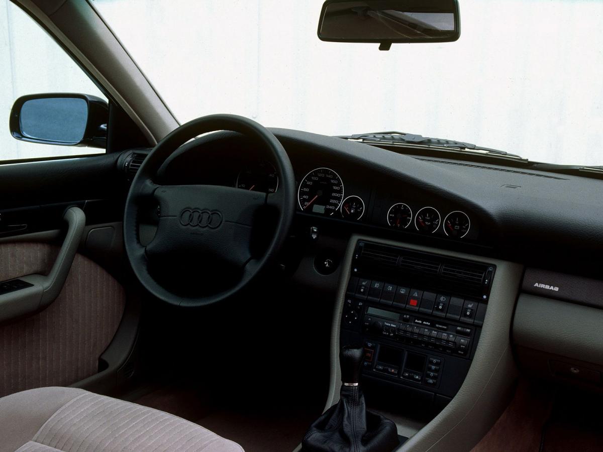 Каталог автомобилей Audi A6 A6 I (C4) Универсал 5 дв., 2.3 AT (133 л.с.). Характ