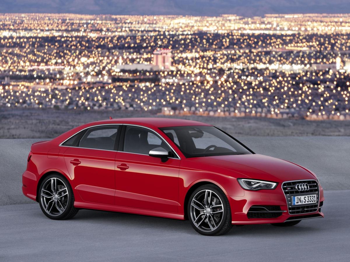 Каталог автомобилей Audi S3 S3 III (8V) Седан, 2.0 AT (300 л.с.) 4WD. Характерис