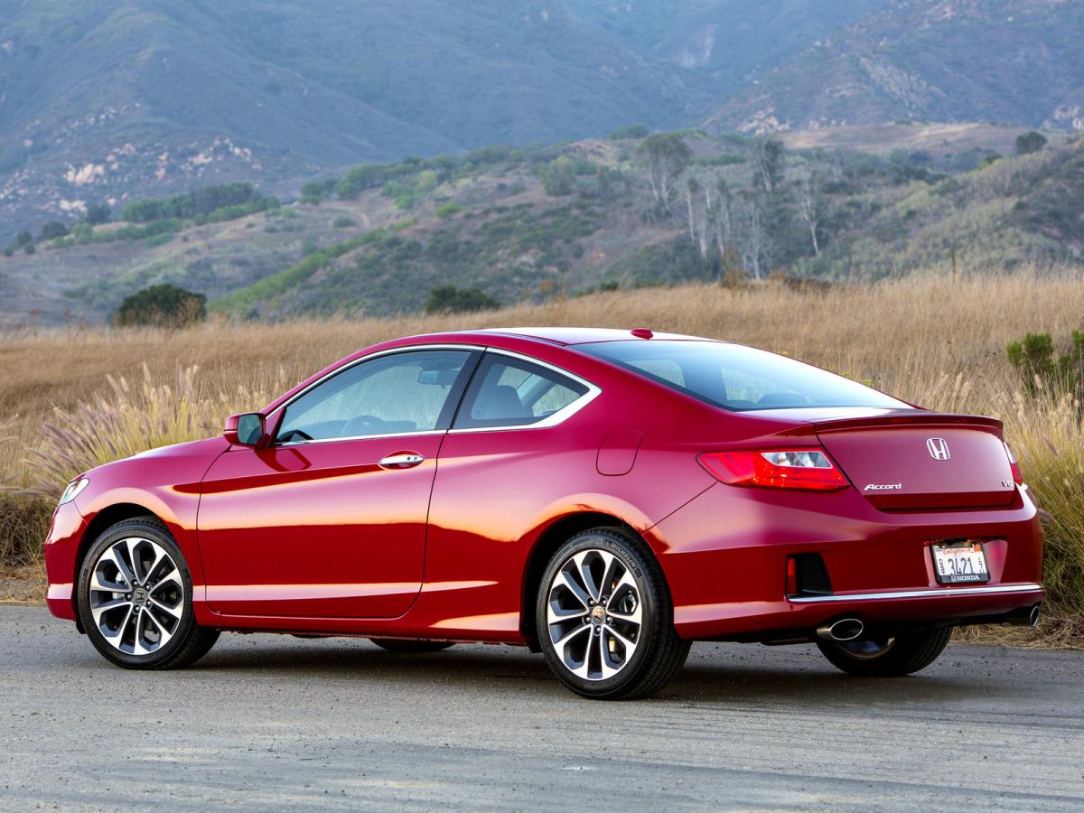 красный автомобиль Honda Accord Coupe скачать