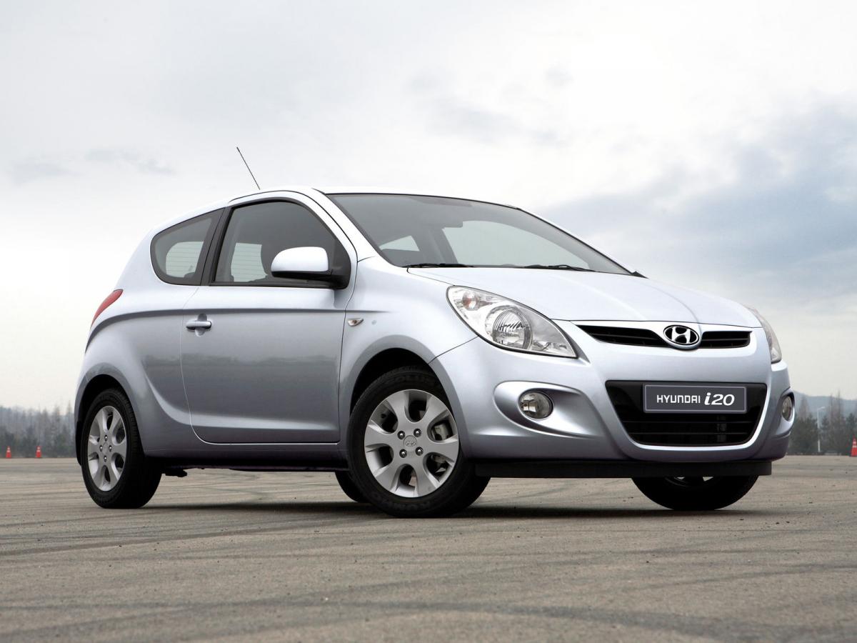 Автомобили в кузове хэтчбек. Трехдверный Hyundai i20. Hyundai i20 2012. Хендай ай 20 2009. Хендай i25 хэтчбек