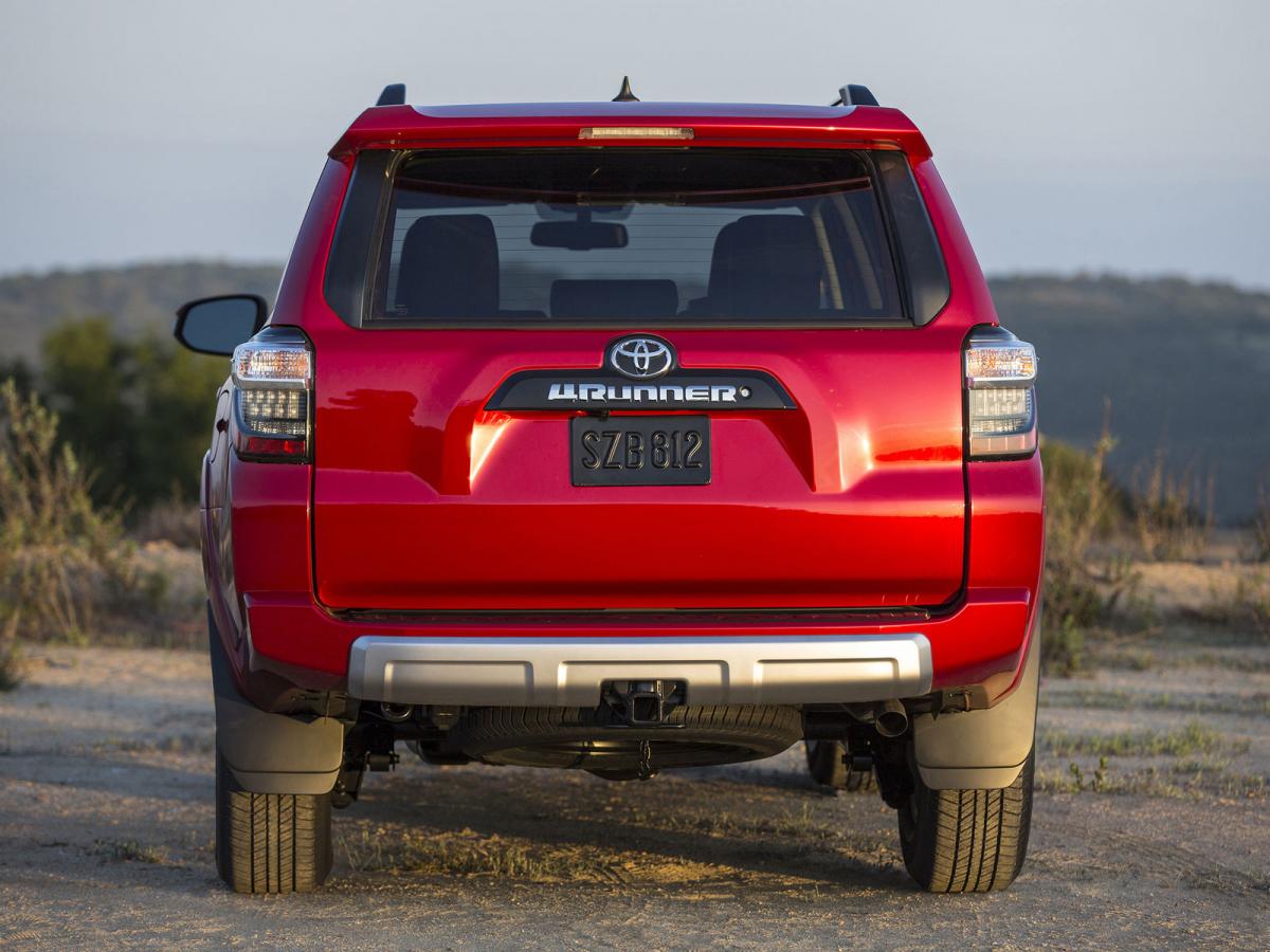 Toyota 4runner красная