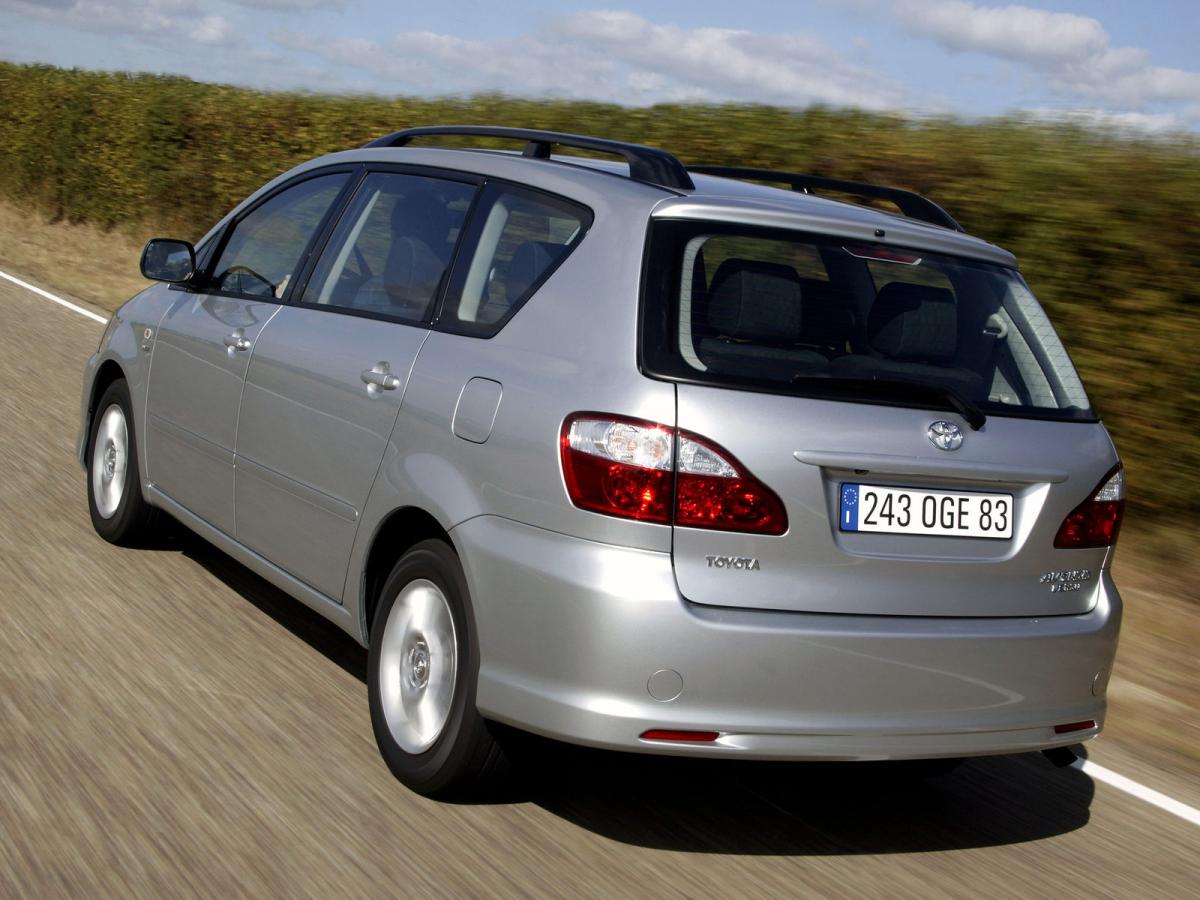 Каталог автомобилей Toyota Avensis Verso 2.0 MT (150 л.с.). Характеристики, исто