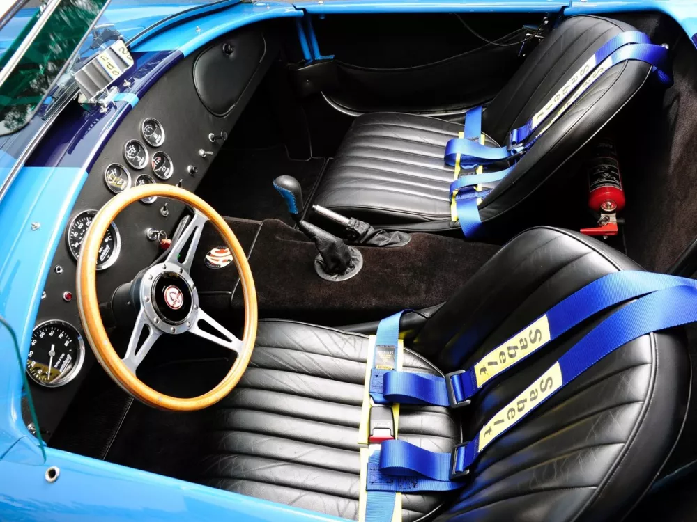 Автомобиль AC Cobra Mk IV Родстер