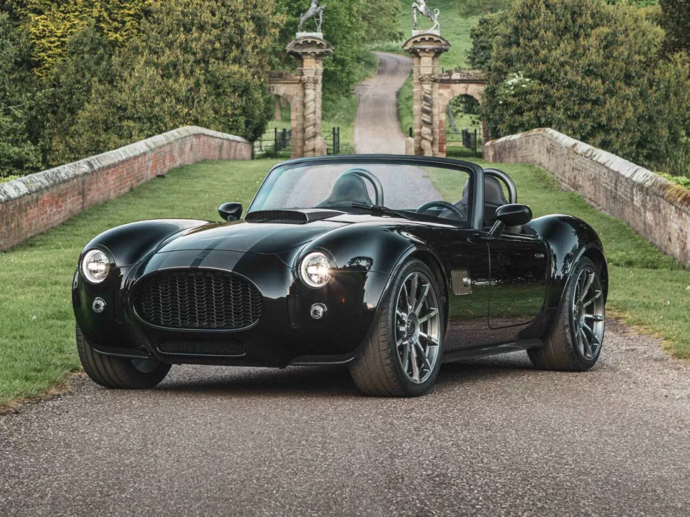 Автомобиль AC Cobra GT Родстер Roadster
