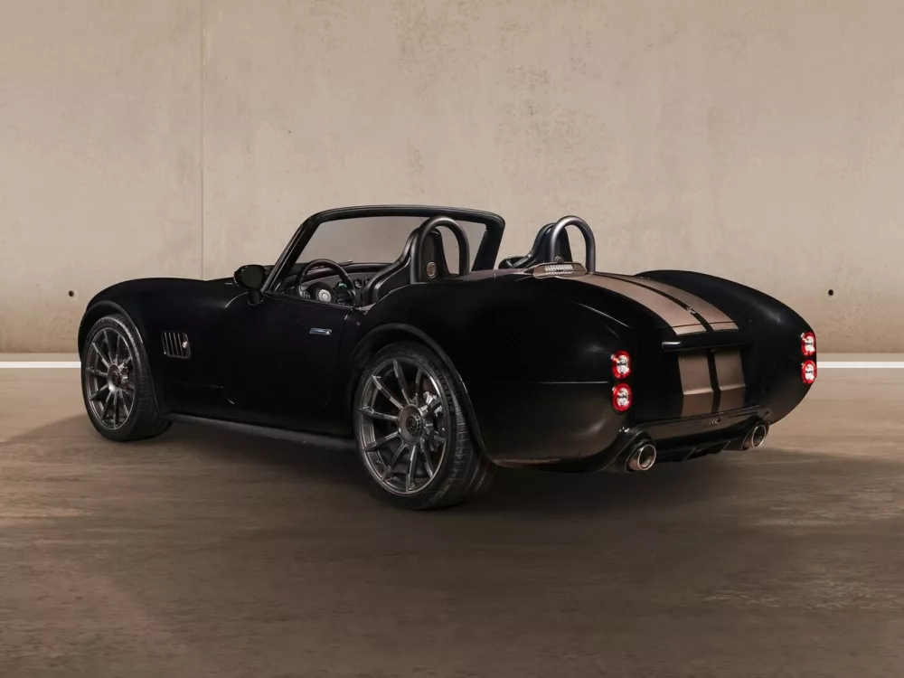 Автомобиль AC Cobra GT Родстер Roadster