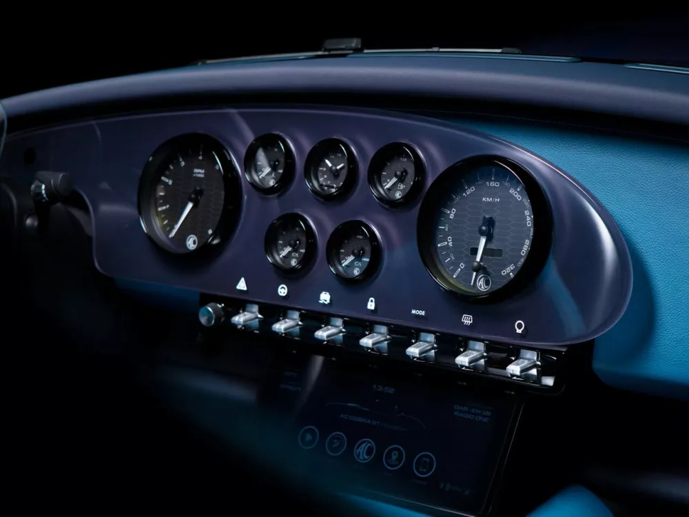 Автомобиль AC Cobra GT Родстер Roadster