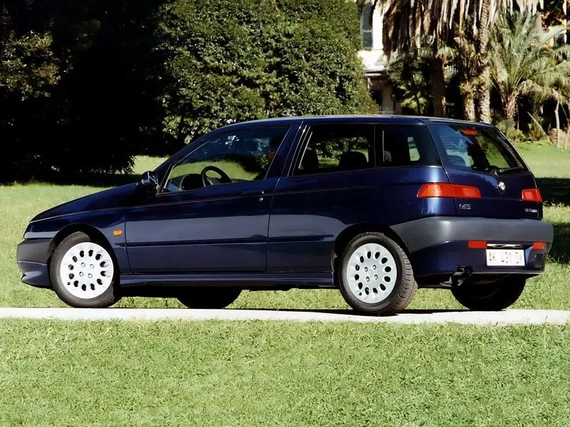 Автомобиль Alfa Romeo 145 I Хэтчбек (3 двери)