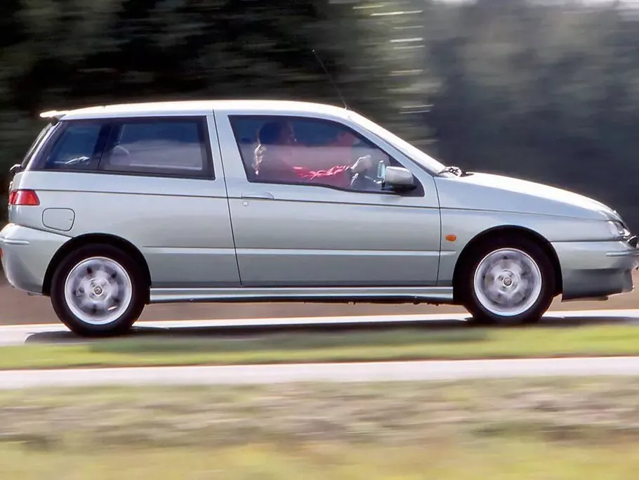 Автомобиль Alfa Romeo 145 I Рестайлинг Хэтчбек (3 двери)