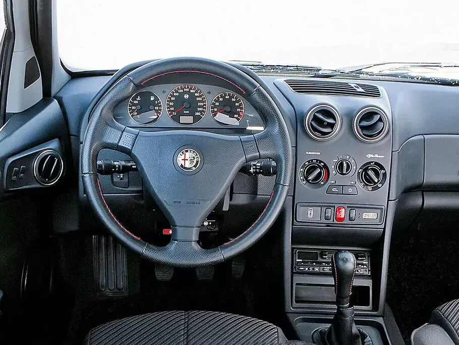 Автомобиль Alfa Romeo 145 I Рестайлинг Хэтчбек (3 двери)