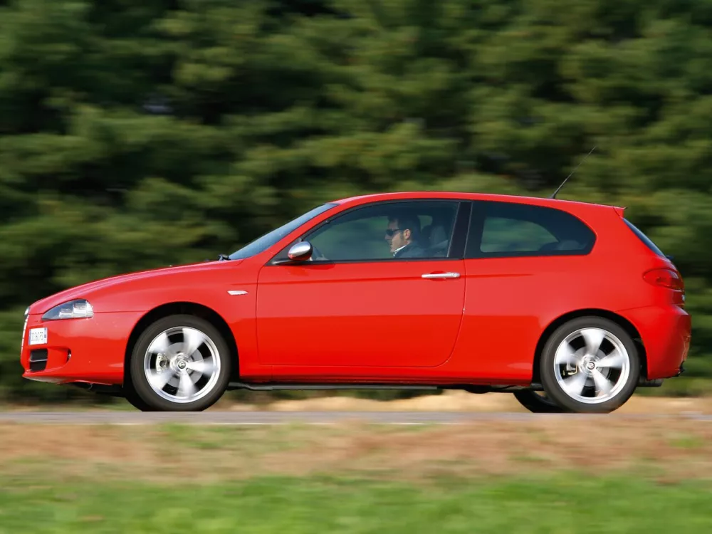 Автомобиль Alfa Romeo 147 I Рестайлинг Хэтчбек (3 двери)