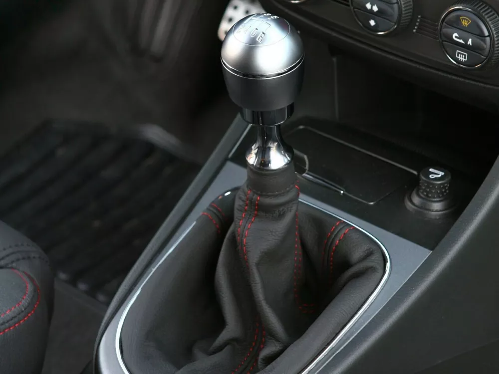 Автомобиль Alfa Romeo 147 I Рестайлинг Хэтчбек (3 двери)