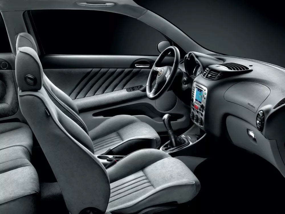 Автомобиль Alfa Romeo 147 I Рестайлинг Хэтчбек (3 двери)