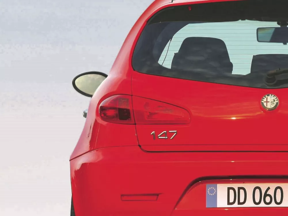 Автомобиль Alfa Romeo 147 I Рестайлинг Хэтчбек (3 двери)