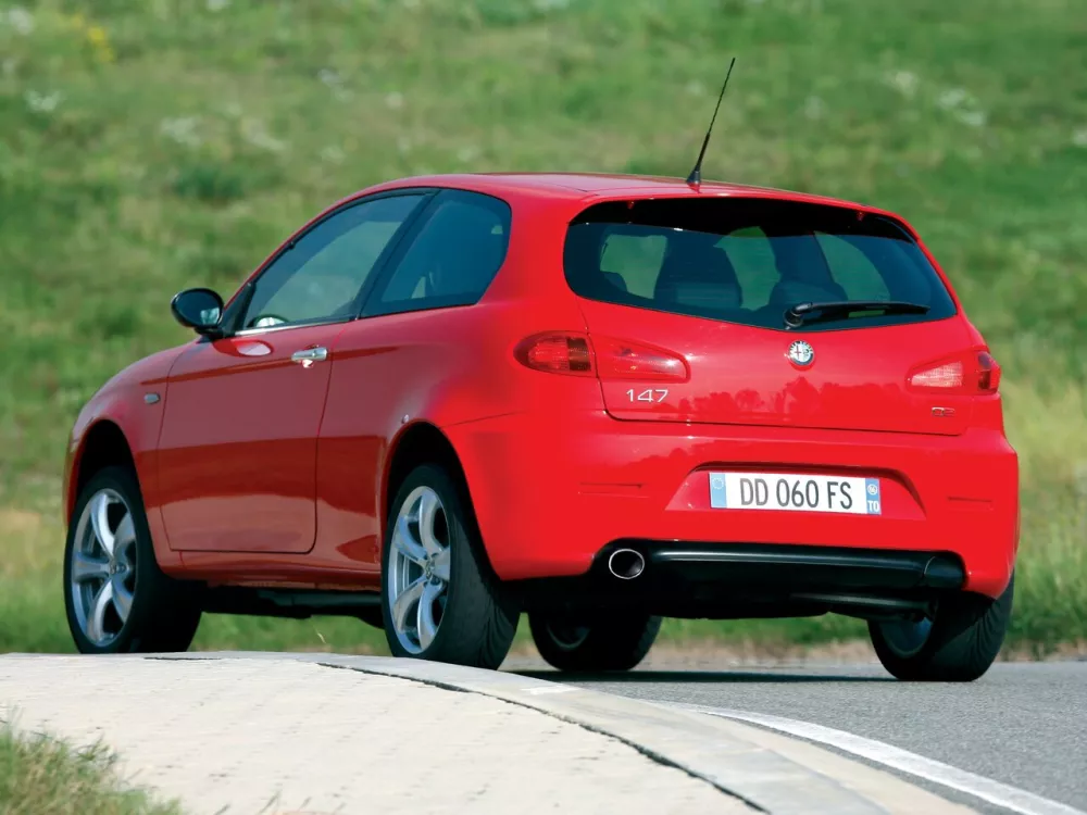 Автомобиль Alfa Romeo 147 I Рестайлинг Хэтчбек (3 двери)