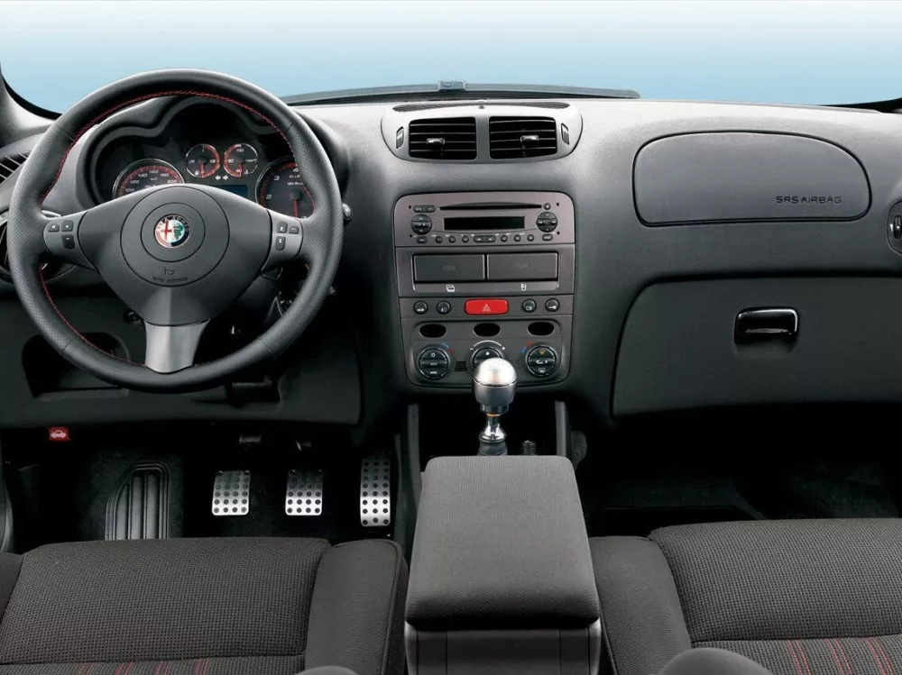 Автомобиль Alfa Romeo 147 I Рестайлинг Хэтчбек (3 двери)