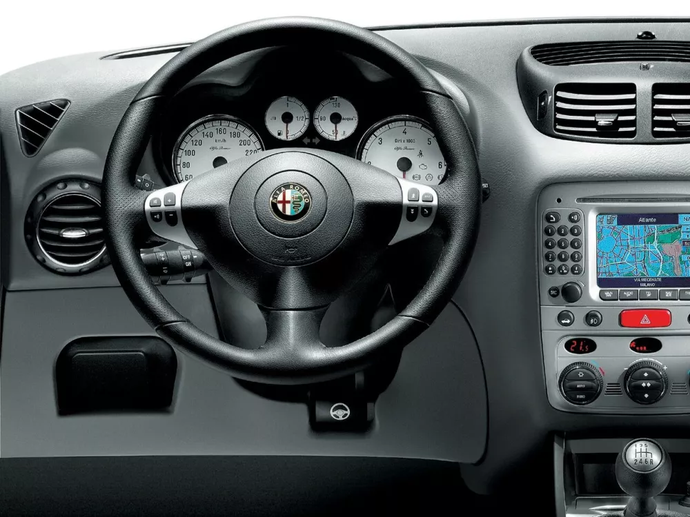Автомобиль Alfa Romeo 147 I Рестайлинг Хэтчбек (3 двери)