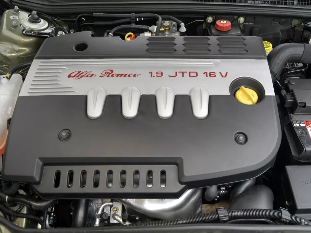 Автомобиль Alfa Romeo 147 I Рестайлинг Хэтчбек (3 двери)