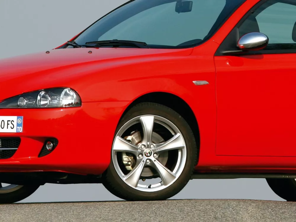 Автомобиль Alfa Romeo 147 I Рестайлинг Хэтчбек (3 двери)