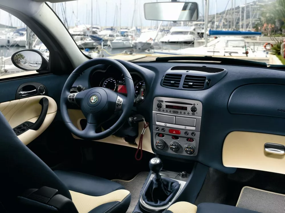 Автомобиль Alfa Romeo 147 I Рестайлинг Хэтчбек (5 дверей)