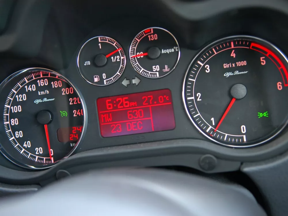 Автомобиль Alfa Romeo 147 I Рестайлинг Хэтчбек (5 дверей)