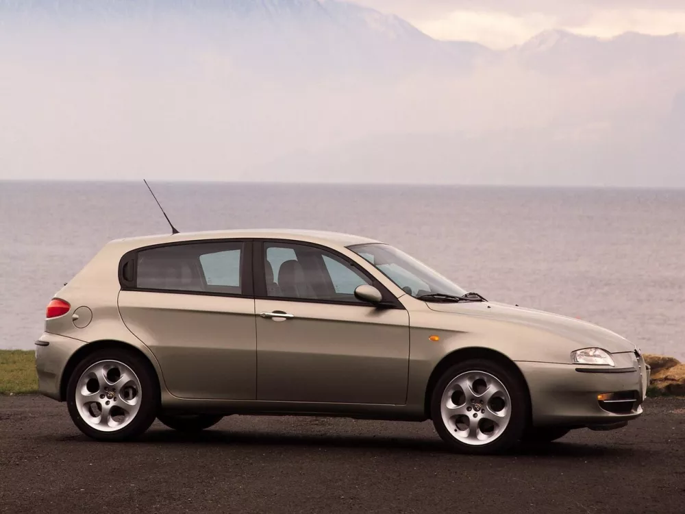 Автомобиль Alfa Romeo 147 I Хэтчбек (5 дверей)