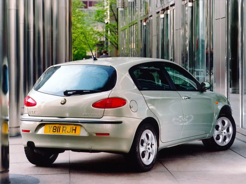Автомобиль Alfa Romeo 147 I Хэтчбек (5 дверей)