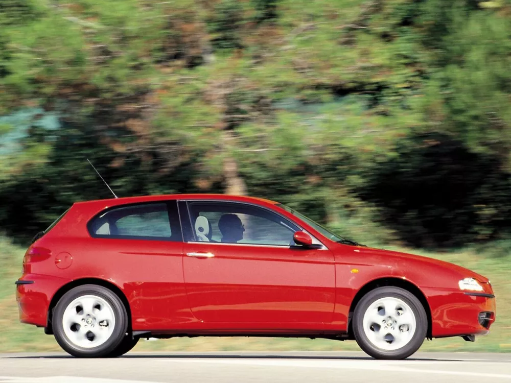 Автомобиль Alfa Romeo 147 I Хэтчбек (3 двери)