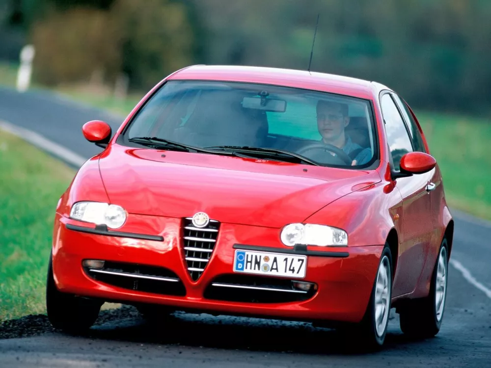 Автомобиль Alfa Romeo 147 I Хэтчбек (3 двери)