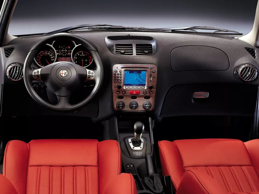 Автомобиль Alfa Romeo 147 I Хэтчбек (3 двери)
