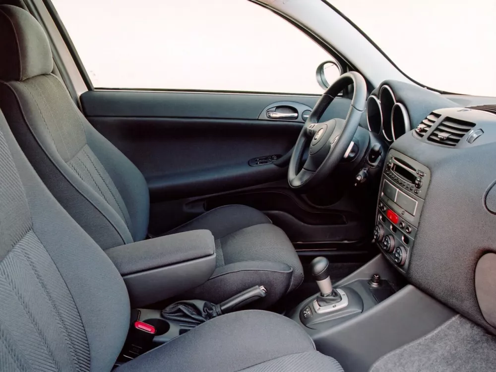 Автомобиль Alfa Romeo 147 I Хэтчбек (3 двери)