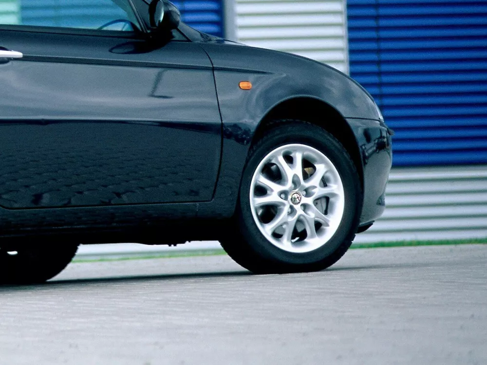 Автомобиль Alfa Romeo 147 I Хэтчбек (3 двери)