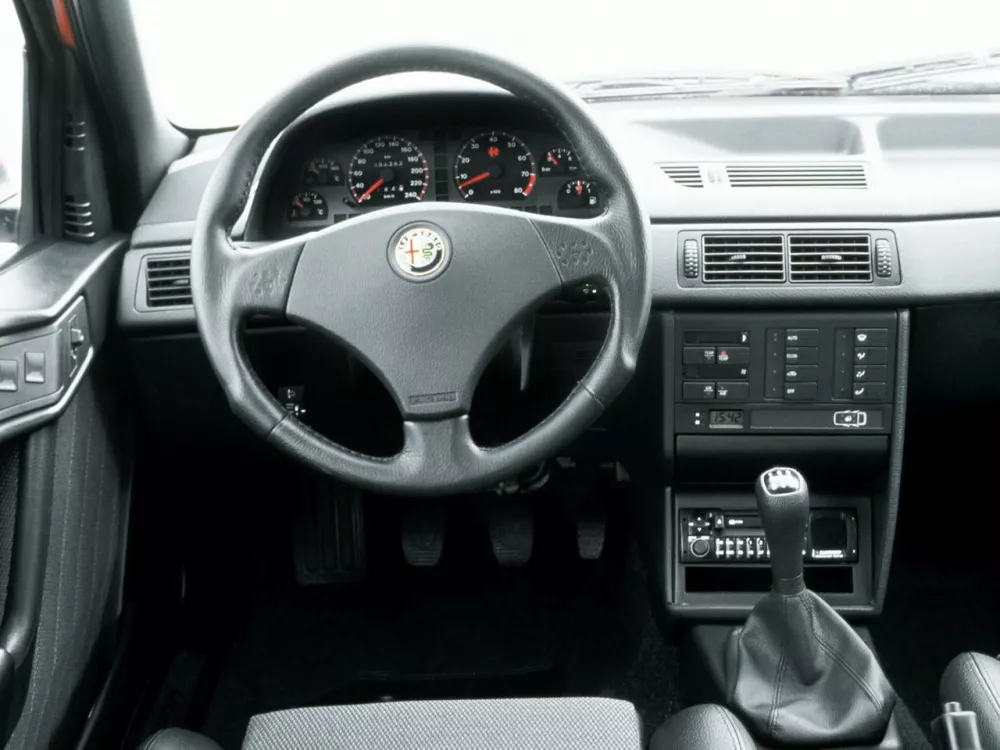 Автомобиль Alfa Romeo 155 I Рестайлинг Седан