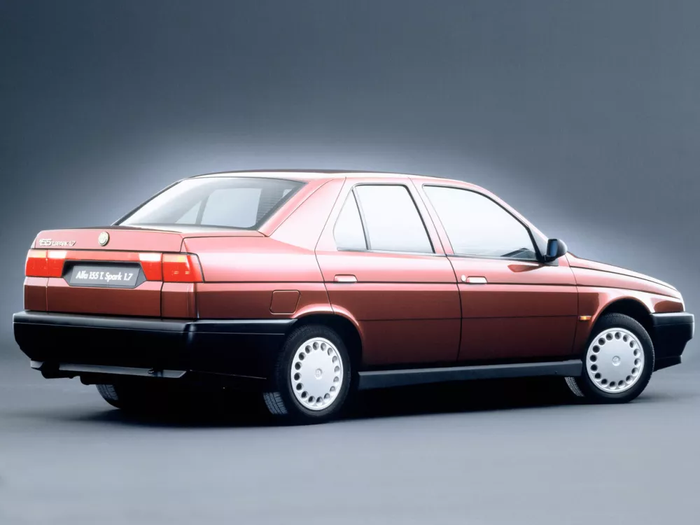 Автомобиль Alfa Romeo 155 I Седан
