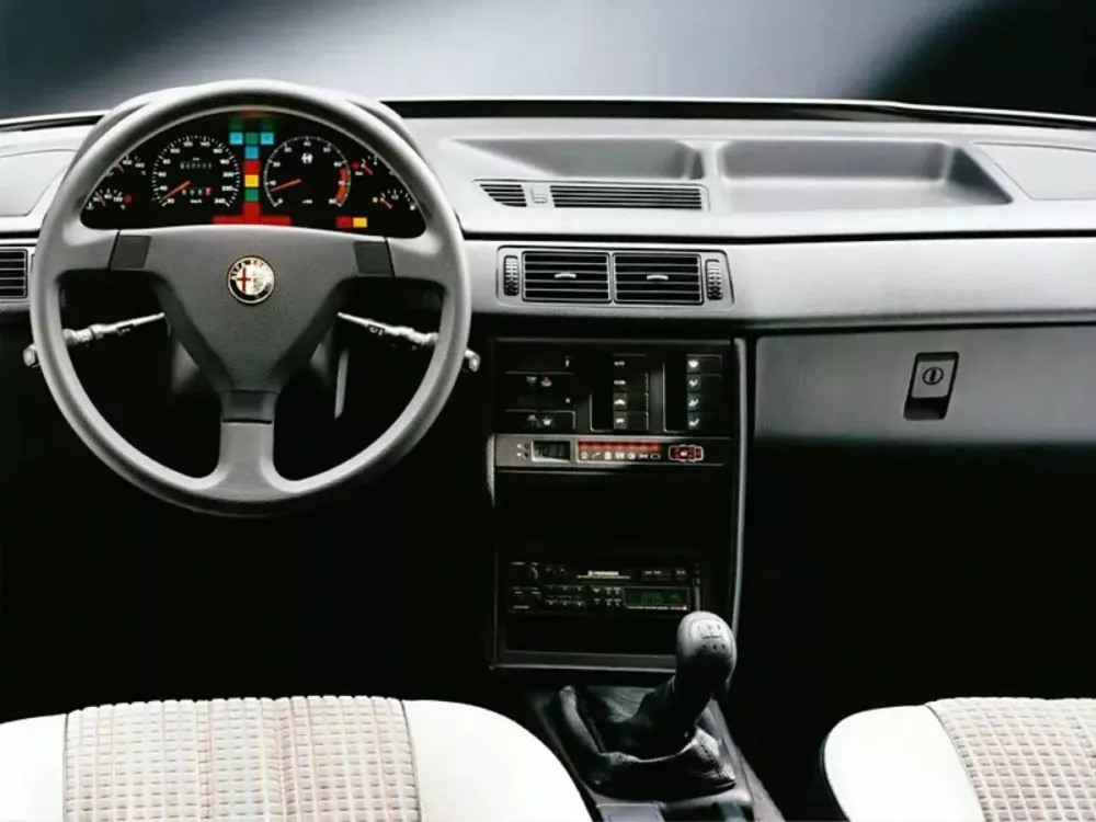 Автомобиль Alfa Romeo 155 I Седан