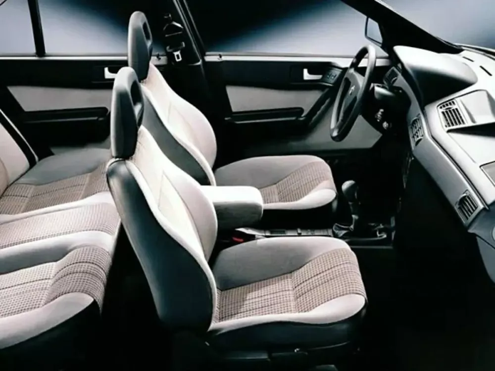 Автомобиль Alfa Romeo 155 I Седан