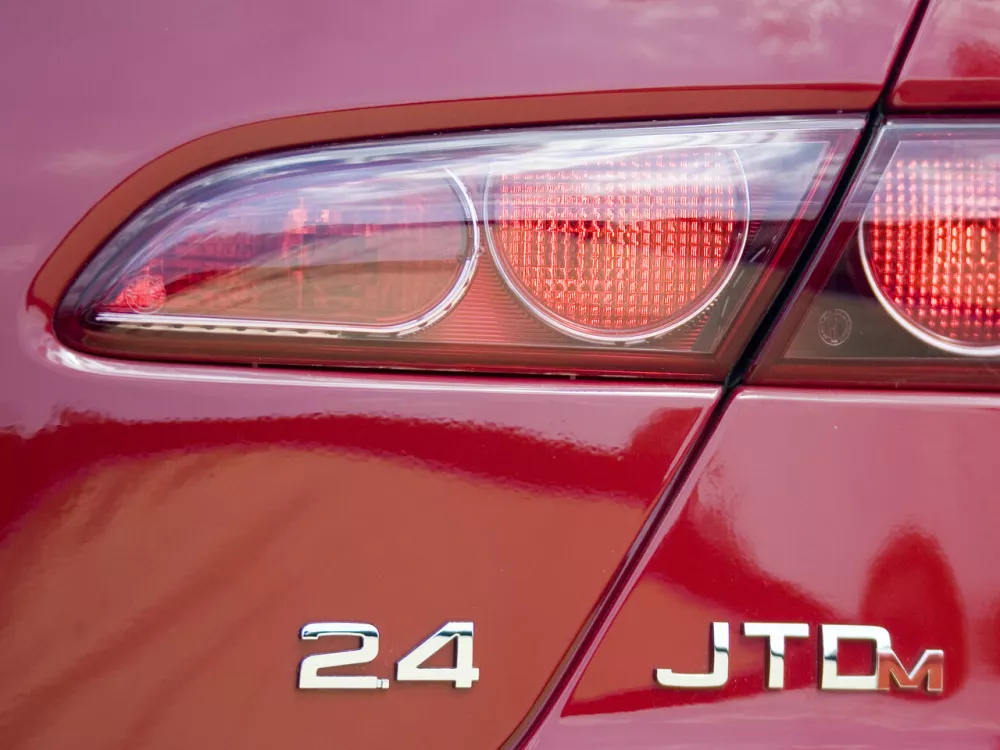 Автомобиль Alfa Romeo 159 Седан