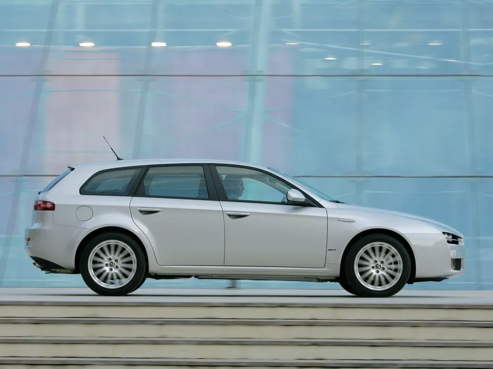 Автомобиль Alfa Romeo 159 Универсал (5 дверей)