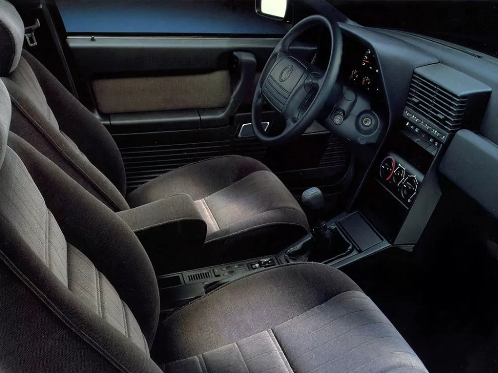 Автомобиль Alfa Romeo 164 I Рестайлинг Седан