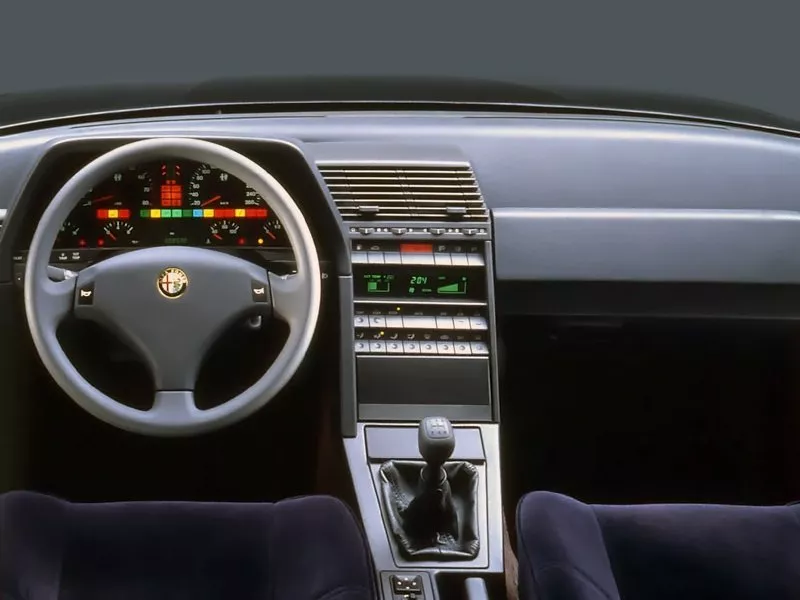 Автомобиль Alfa Romeo 164 I Седан