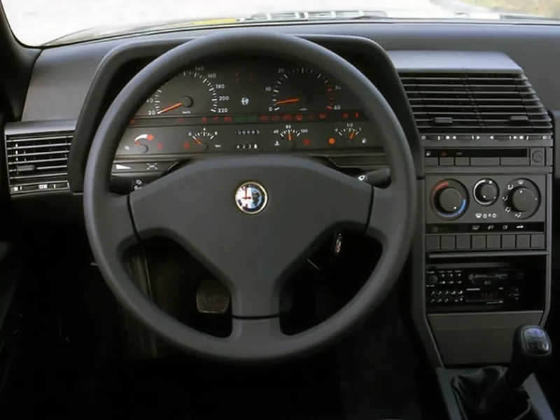 Автомобиль Alfa Romeo 164 I Седан