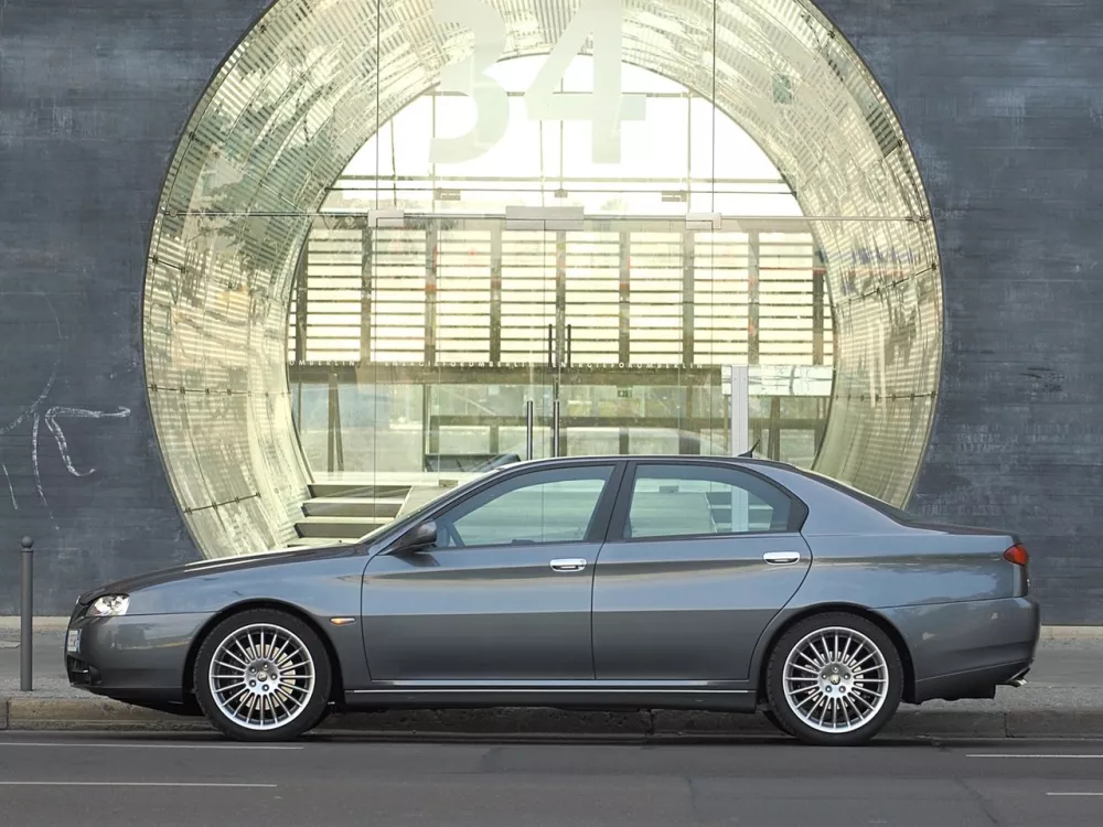 Автомобиль Alfa Romeo 166 I Рестайлинг Седан