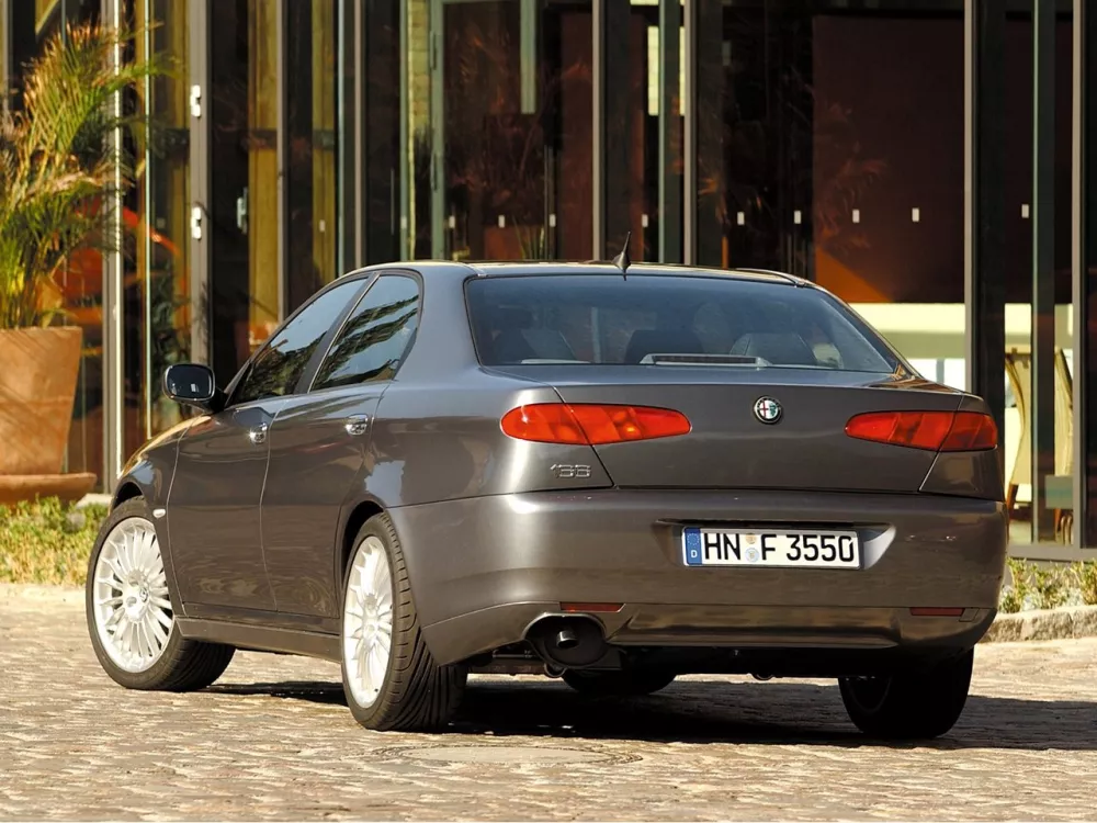 Автомобиль Alfa Romeo 166 I Рестайлинг Седан