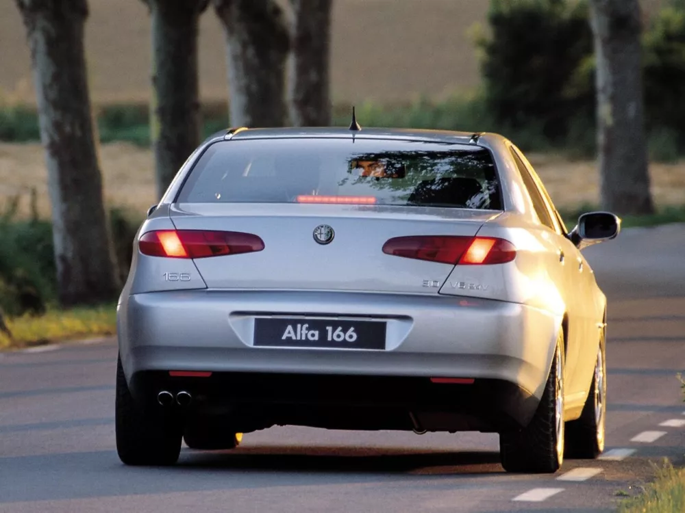 Автомобиль Alfa Romeo 166 I Седан