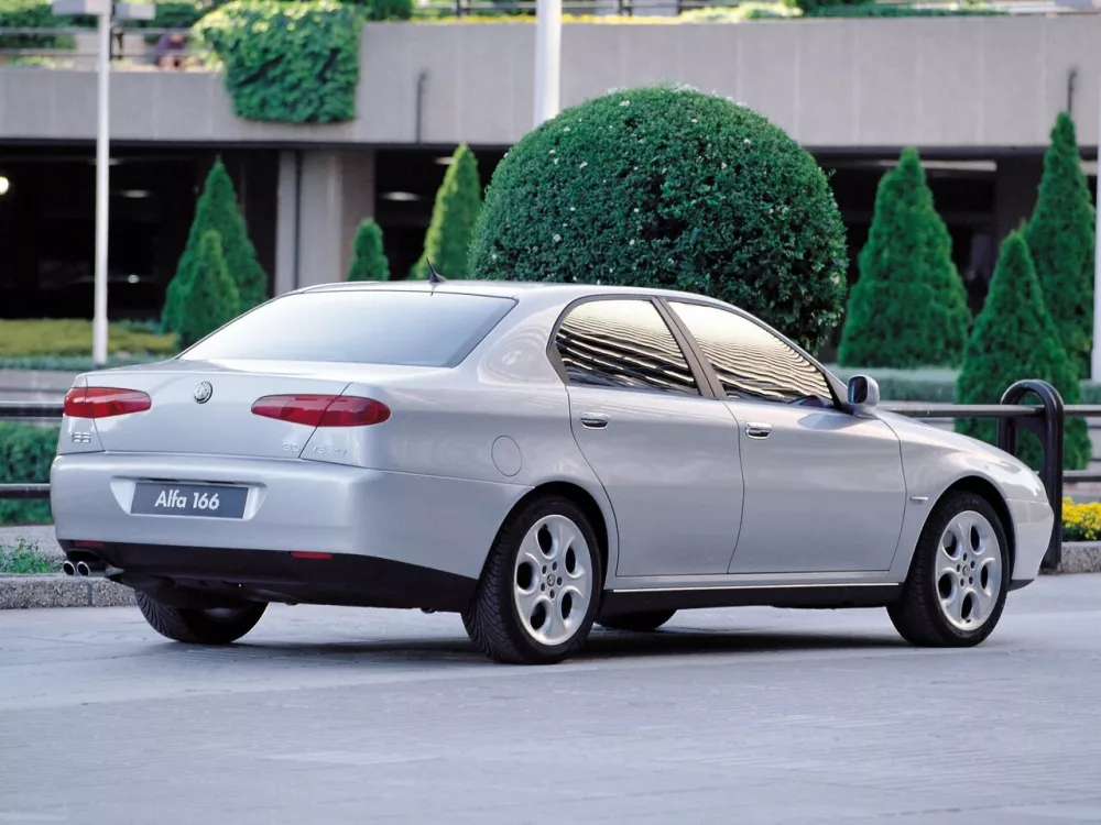 Автомобиль Alfa Romeo 166 I Седан