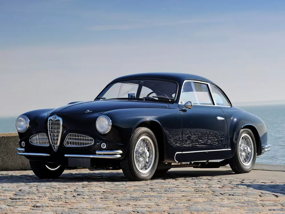 Автомобиль Alfa Romeo 1900 Купе Sprint
