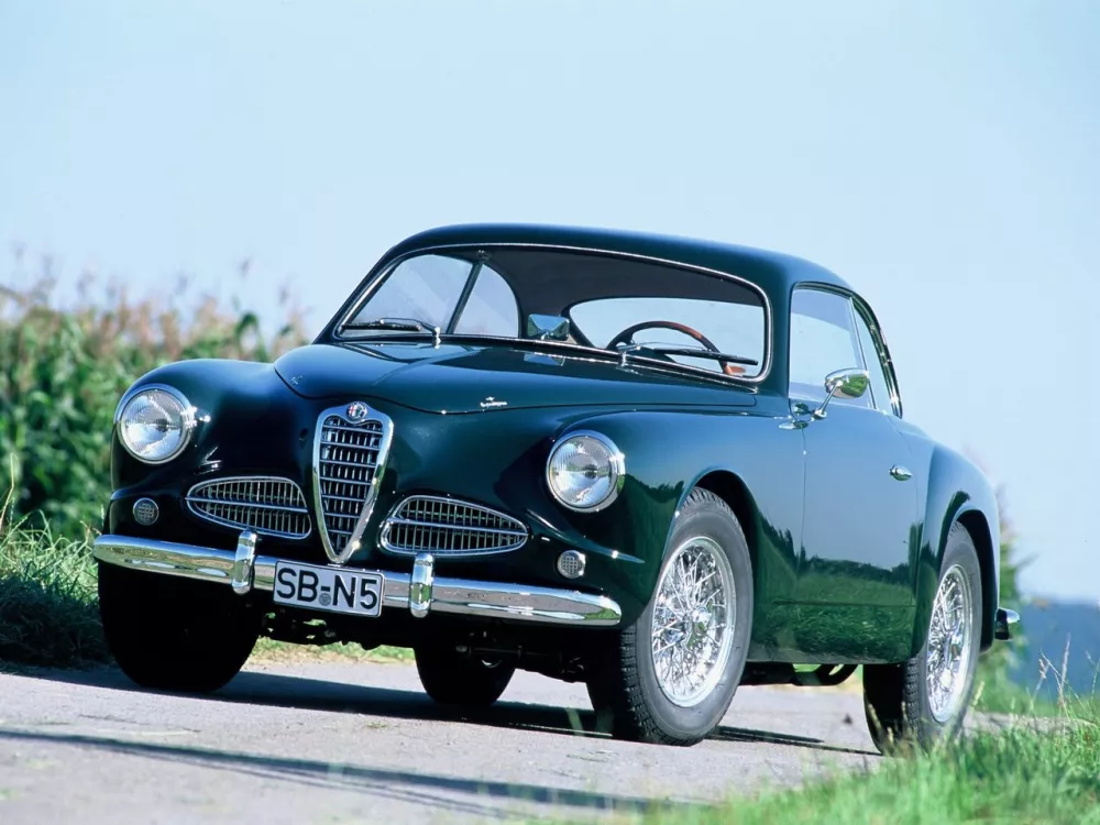 Автомобиль Alfa Romeo 1900 Купе Sprint