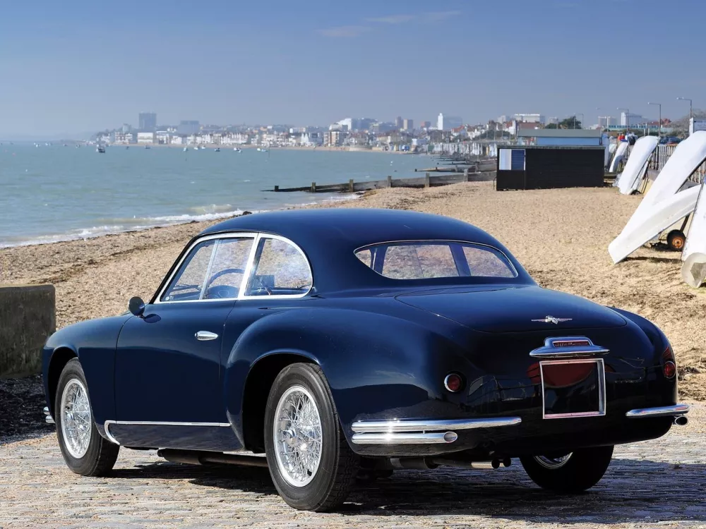 Автомобиль Alfa Romeo 1900 Купе Sprint