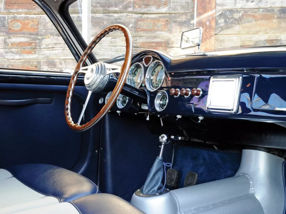 Автомобиль Alfa Romeo 1900 Купе Sprint