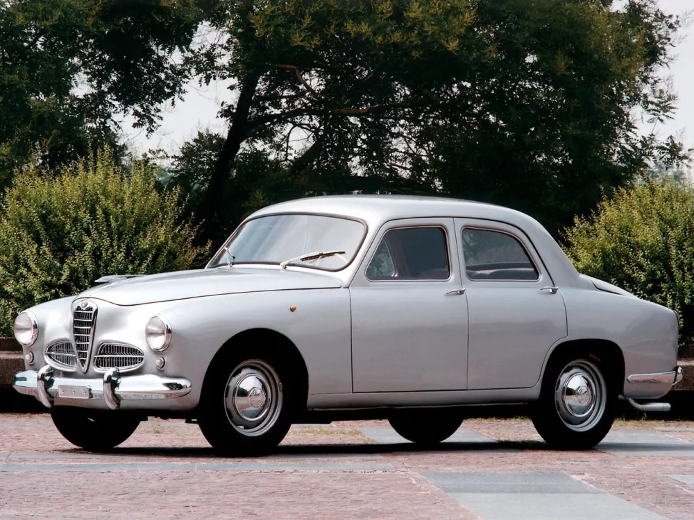 Автомобиль Alfa Romeo 1900 Седан Berlina