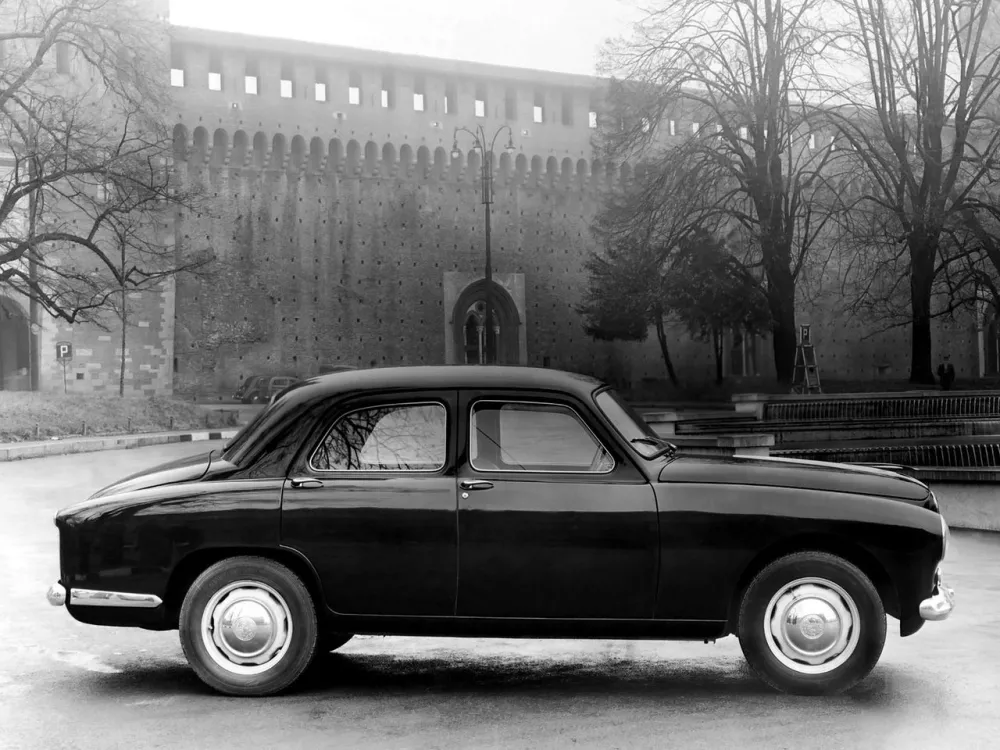 Автомобиль Alfa Romeo 1900 Седан Berlina